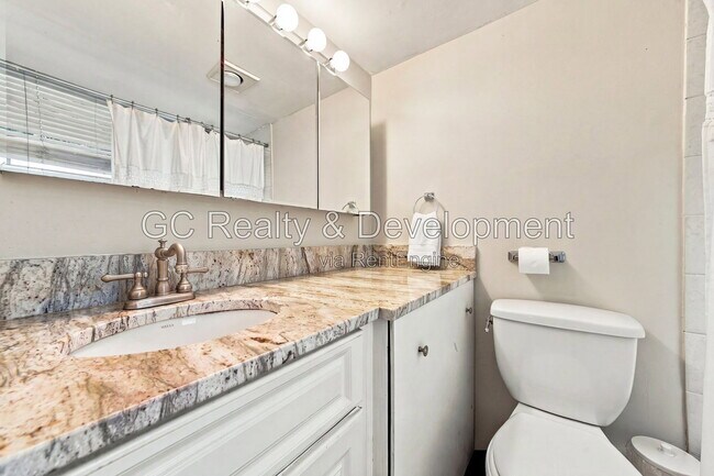 Foto del edificio - 3110 N Sheridan Rd