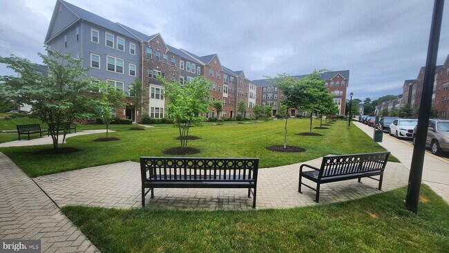 Foto del edificio - "Charming Lanham Townhome: 2 Bed, 2.5 Bath...