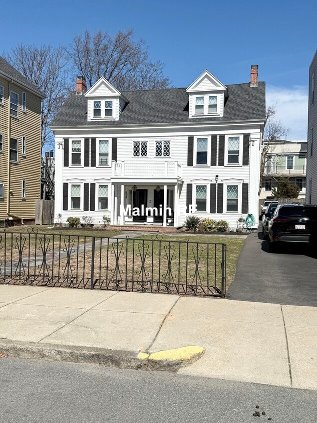 Primary Photo - 920 E 4th St
