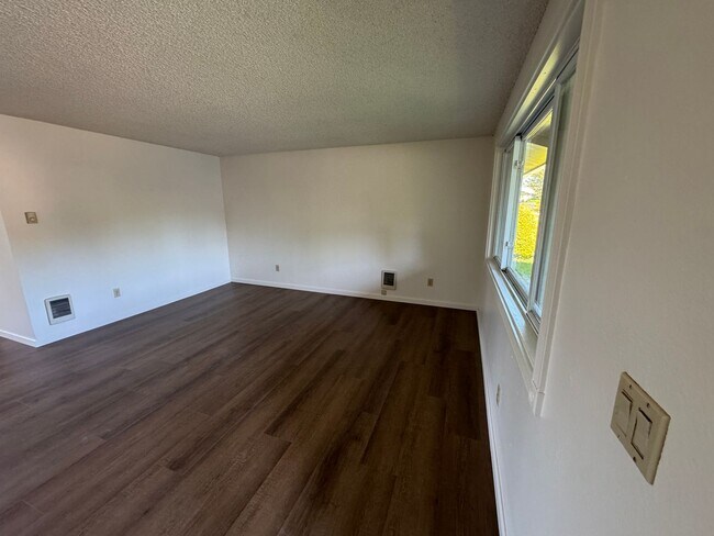 Foto del edificio - 3 Bedroom House in Waldport!