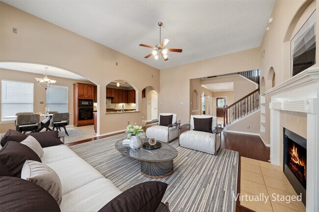 Foto del edificio - 8406 Oak Villa Ct