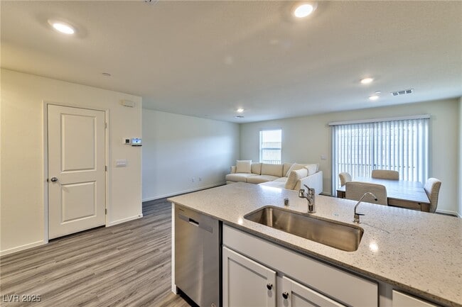 Building Photo - 10913 Heatherford Ave