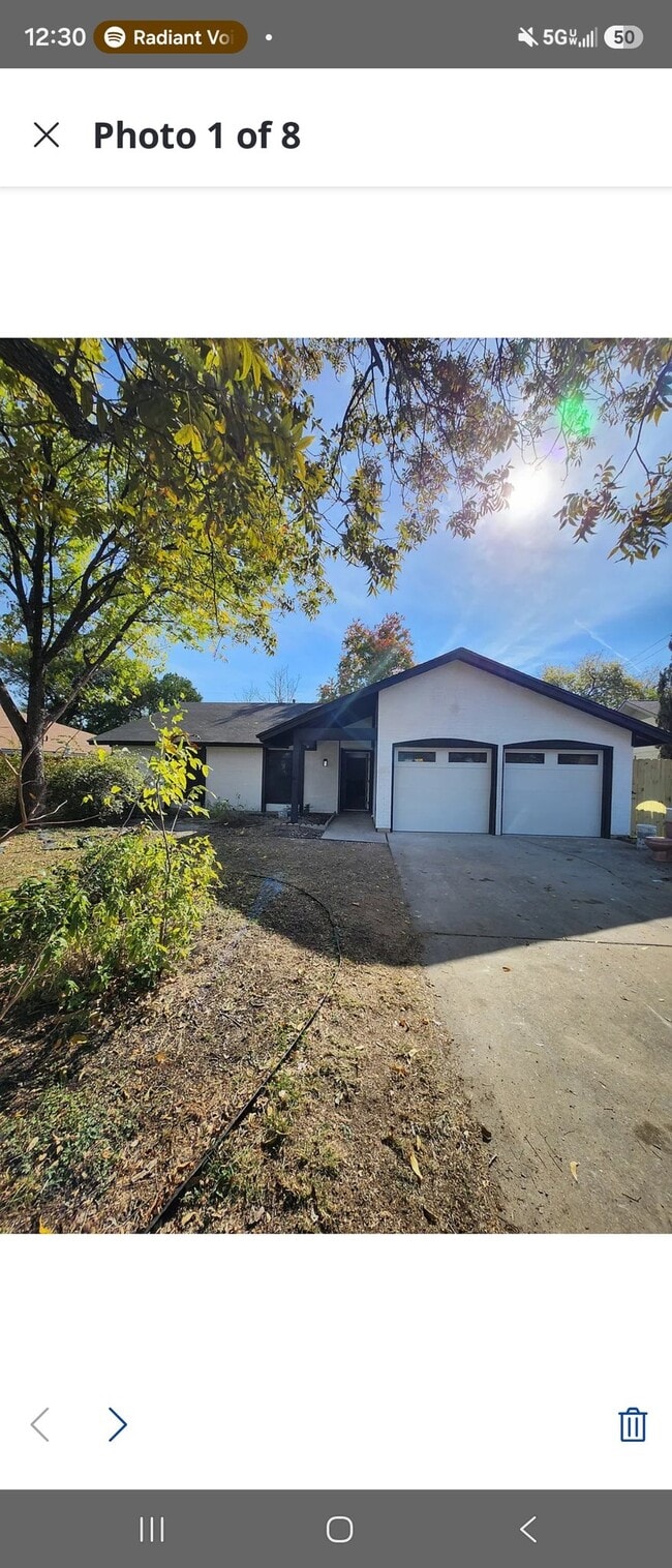 Building Photo - 2010 Encino Cir