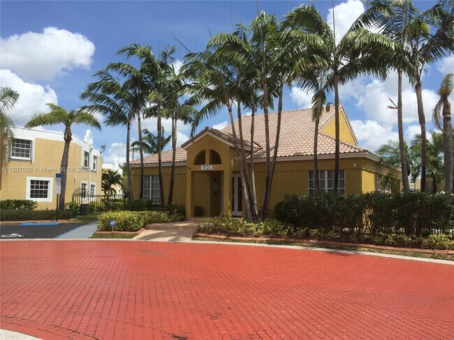 Foto del edificio - 9701 Fontainebleau Blvd