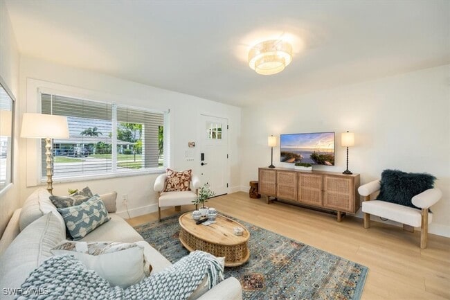 Building Photo - 4523 Fluvia Ave