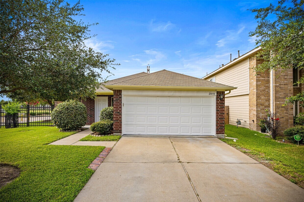 Foto principal - 2850 Back Bay Brook Trail