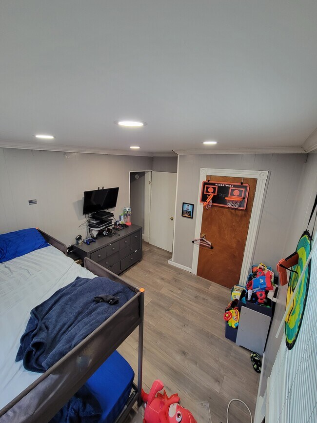 2nd bedroom - 91 Dow St
