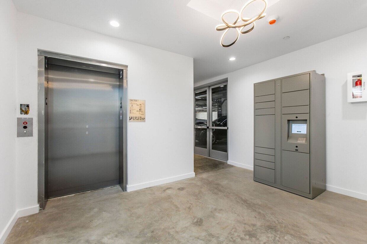 Foto principal - 10928 S Inglewood Ave