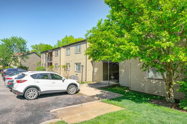 Foto del edificio - 427 Summit Ridge Pl