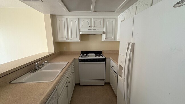 Foto del edificio - 1 Bedroom Apartment for Rent