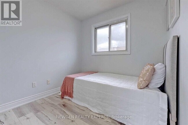 Photo du bâtiment - 28 Rexdale Blvd