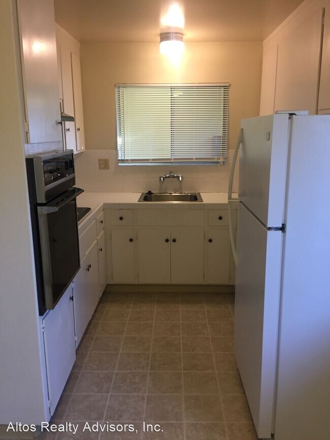 Building Photo - 654 Kirkland Dr