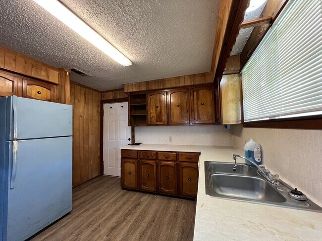 Foto del edificio - 12406 Burgess Ave