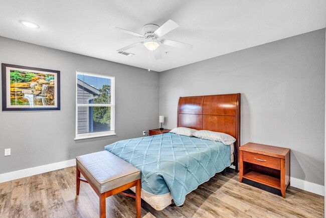 Photo - TDY, Cruisers Welcome! Apartment