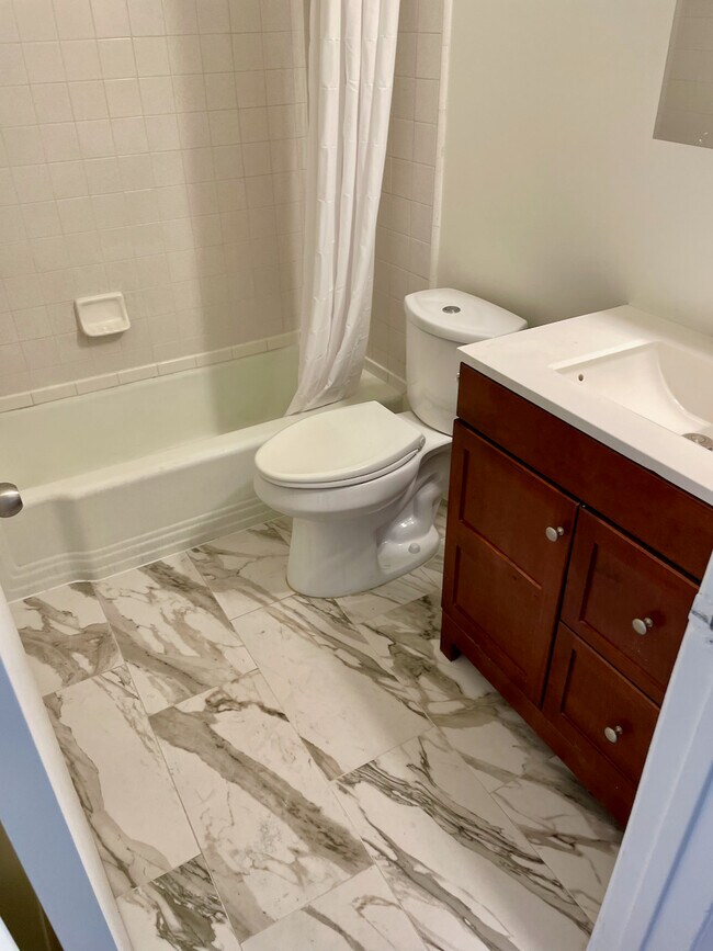 Foto del edificio - 2034 Holly Dr