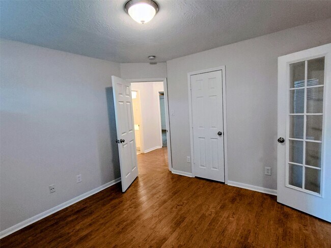 Building Photo - 1512 Pine Ridge Ln