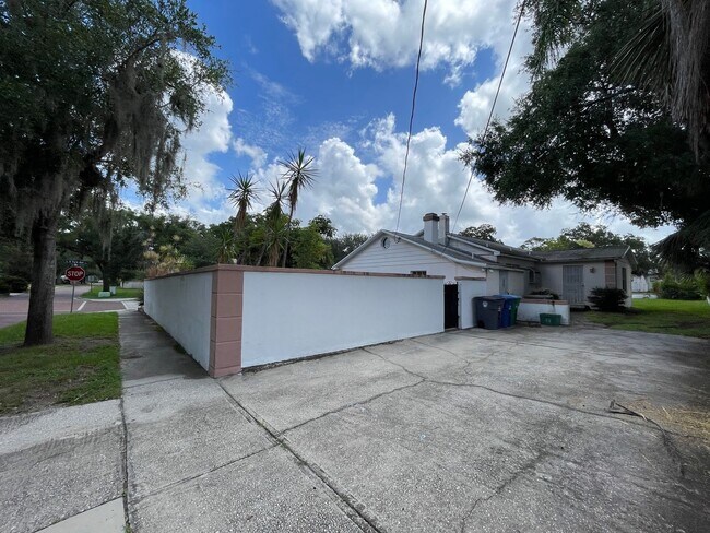 Building Photo - Charming Winter Park Retreat with Private ...
