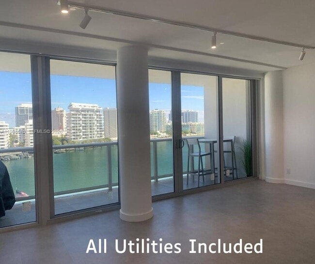 Foto del edificio - 900 Bay Dr