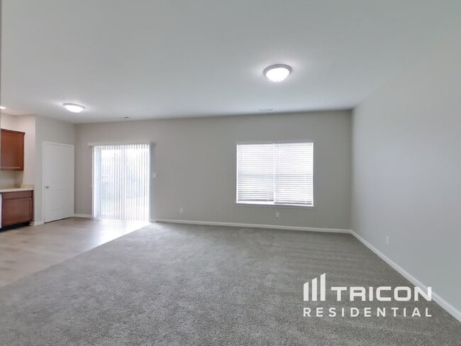 Building Photo - 965 Martin Dr
