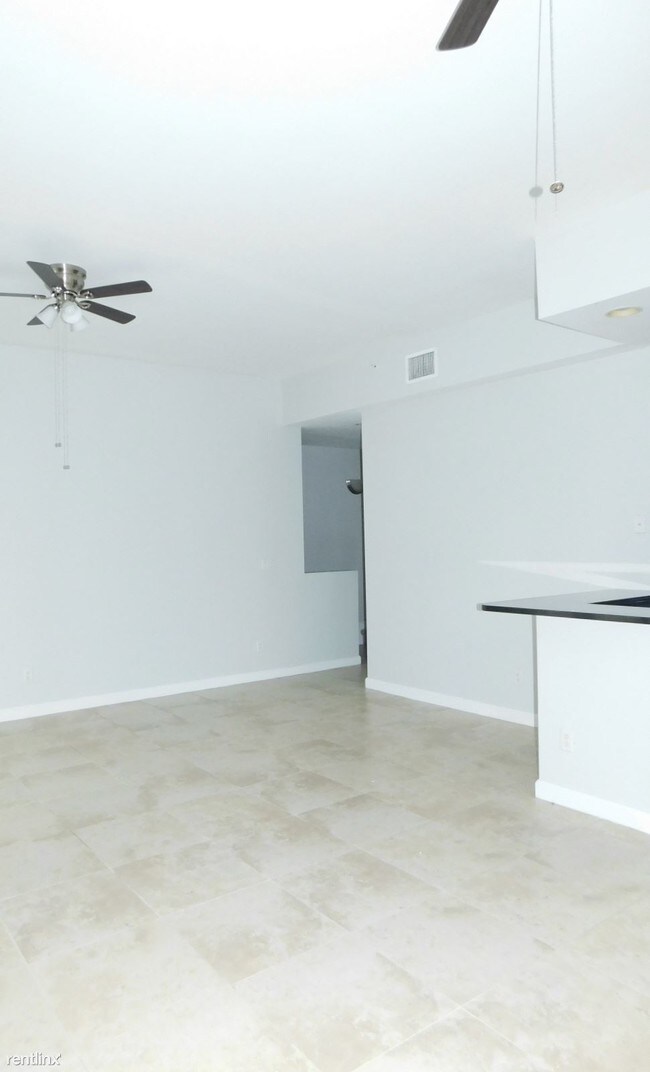 Building Photo - 2 br, 2.5 bath Townhome - 2307 Vintage Dr