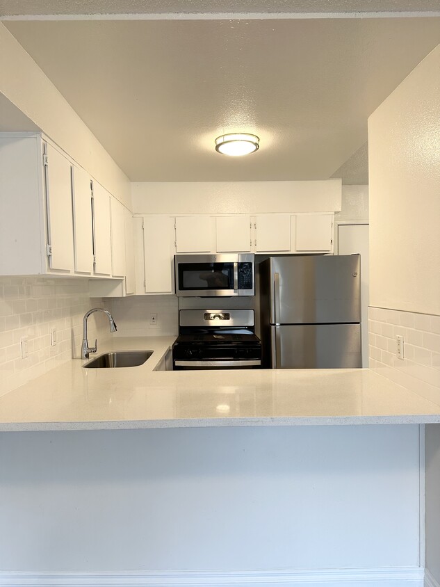 Primary Photo - 149 N Commonwealth Ave