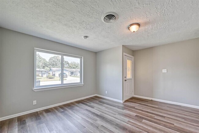Building Photo - 5606 Elm Spring Dr