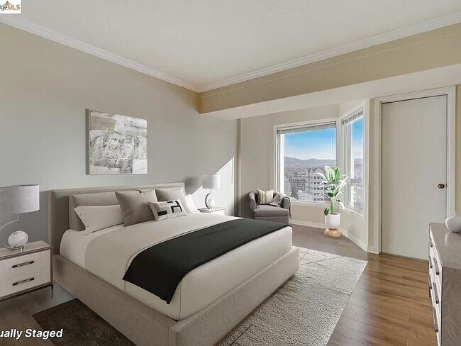 Foto del edificio - 6363 Christie Ave