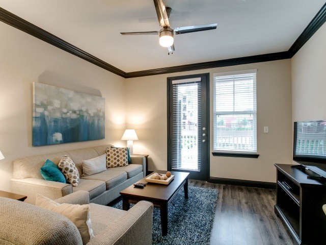 Building Photo - This 2 Br Is Bliss