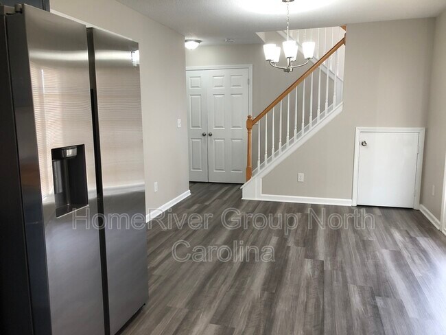 Building Photo - 4011 Summitview Dr