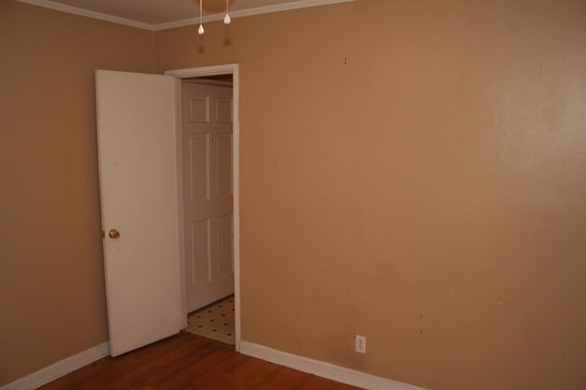 Building Photo - 4864 Quince Rd