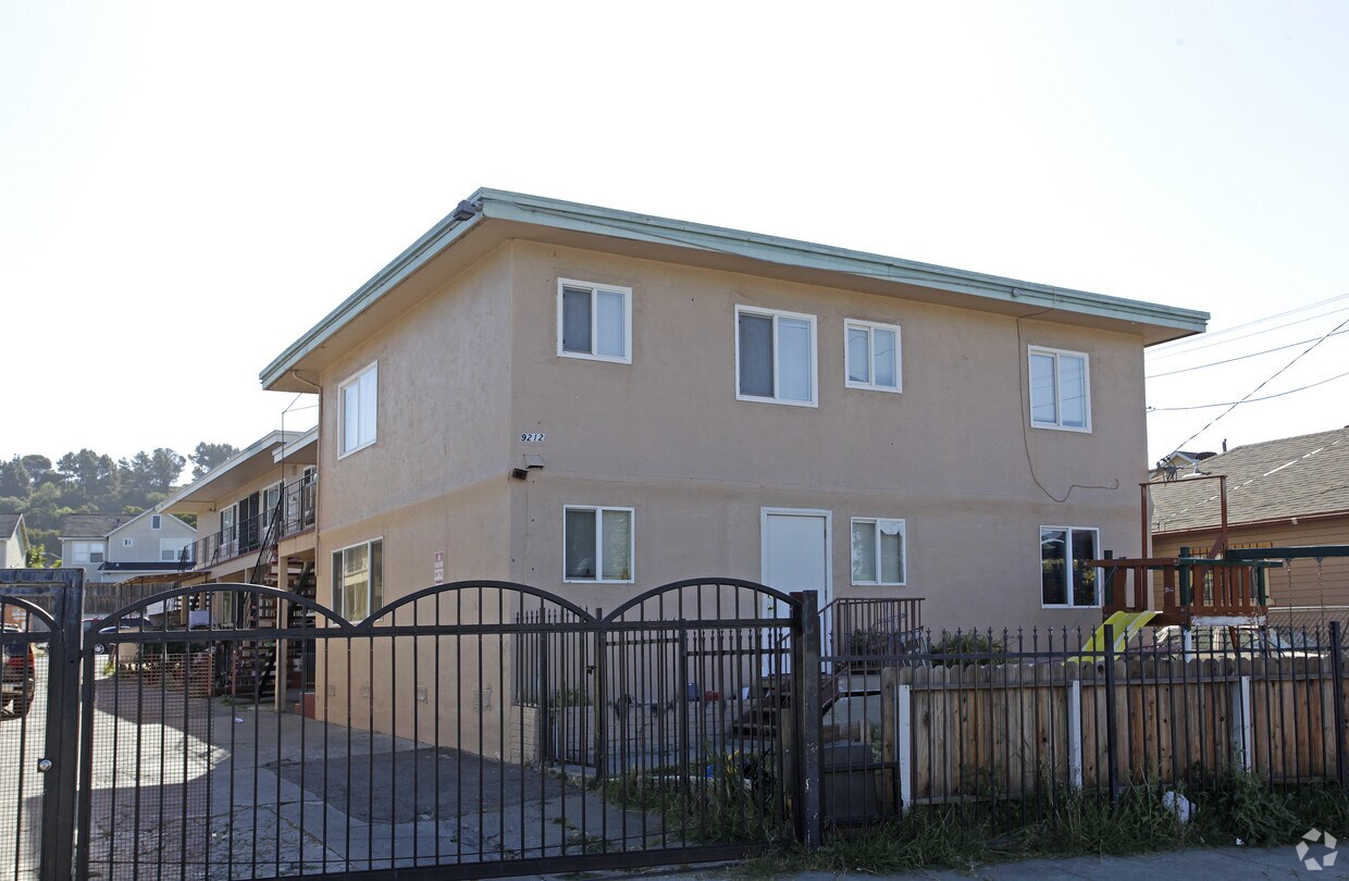 Primary Photo - 9212 Hillside St