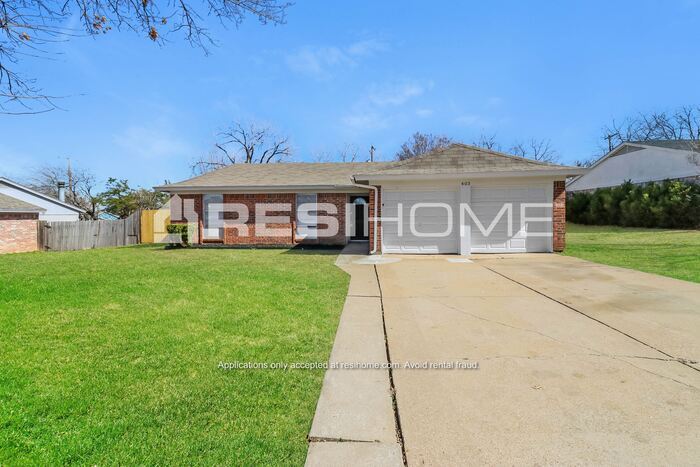 Primary Photo - 403 S Walnut Creek Drive