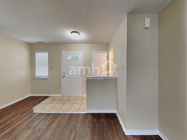 Foto del edificio - 1917 Blue Pine Ln