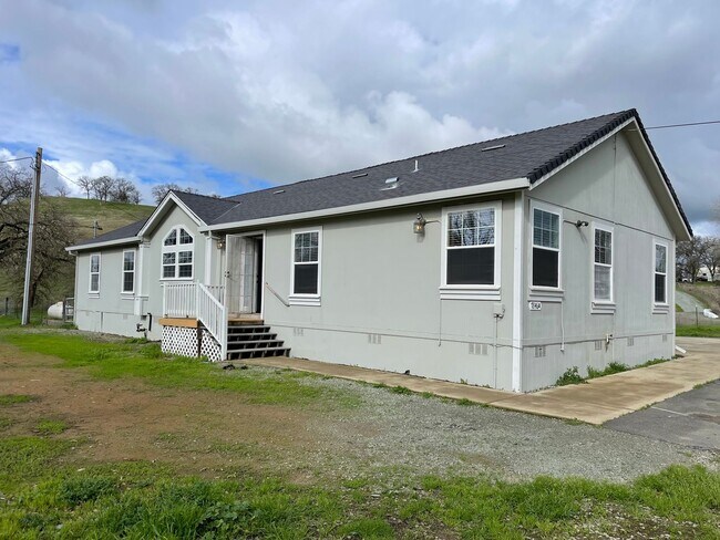 Foto del edificio - Large Lot, Home and Shop