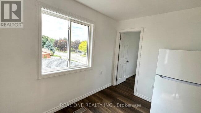 Building Photo - 56 Skylark Dr