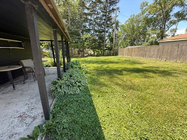 Foto del edificio - 452 Indianwood Blvd