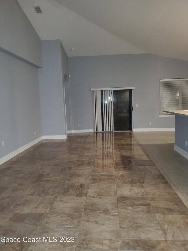 Foto del edificio - 1045 Venetian Dr