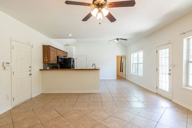 Foto del edificio - 3310 Silver Oaks Dr