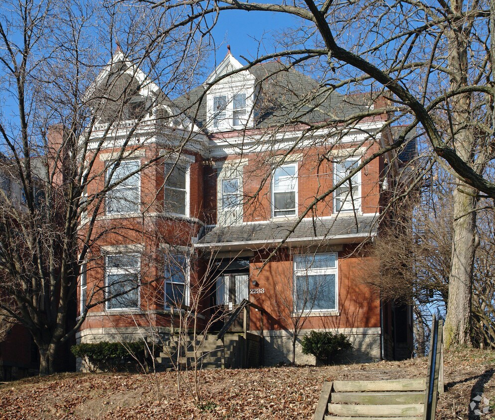 Building Photo - 2233 Park Ave