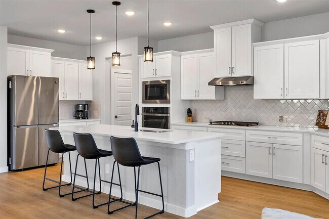 Building Photo - Beautiful 3-bedroom, 2.5 bath home with 2-car garage featuring an open floor plan in the heart of...