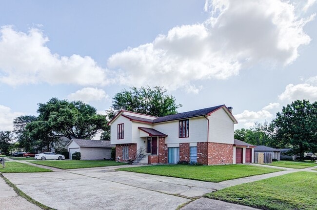 Building Photo - 15902 Timber Valley Dr