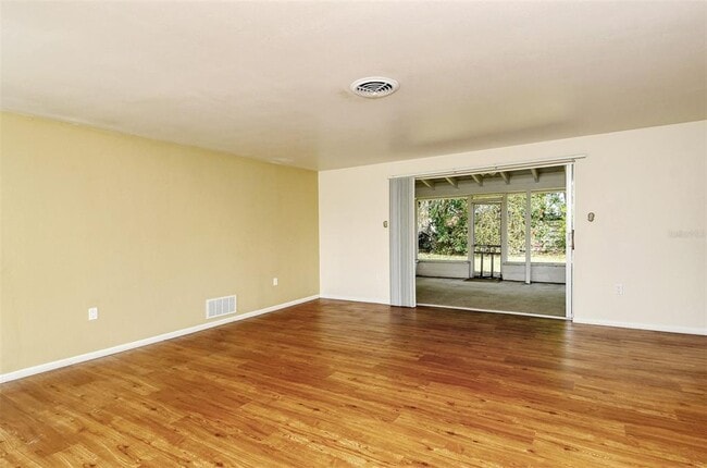 Foto del edificio - 3137 Lockwood Terrace