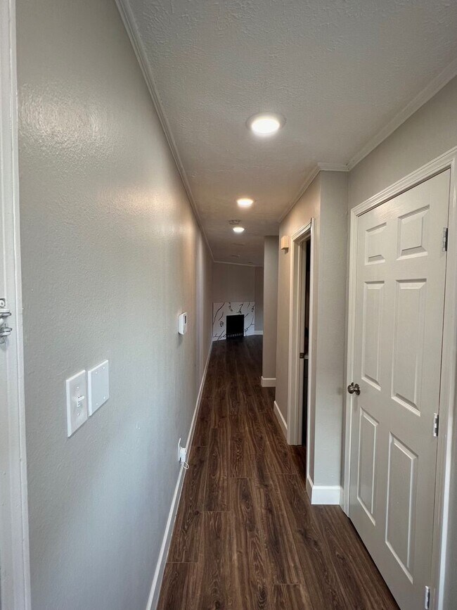 Foto del edificio - Updated 2 bed 2.5 bath steps away from Campus!