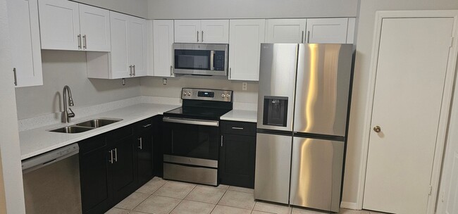 Building Photo - NEWLY REMODELED!  2 BED / 1 BATH / 1 CAR G...