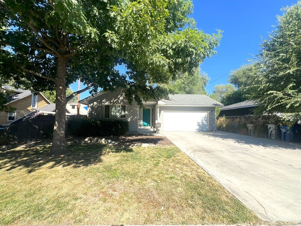 Foto principal - 902 N Wilson St