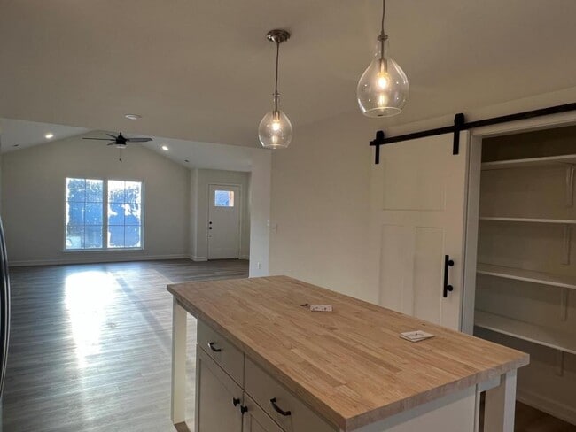 Foto del edificio - 125 N Luna Ln