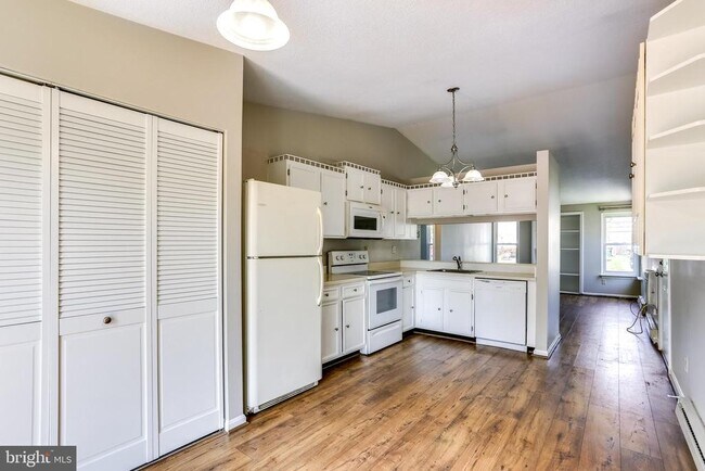 Building Photo - 816 Chadwick Cir