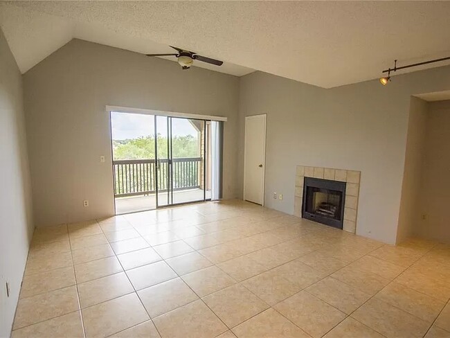 Living Room - 375 Lake Ontario Ct