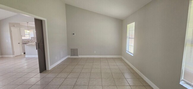 Foto del edificio - Charming 3-Bedroom Home in Deland – Water ...