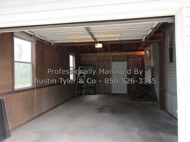 Building Photo - 2960 Hillcrest St